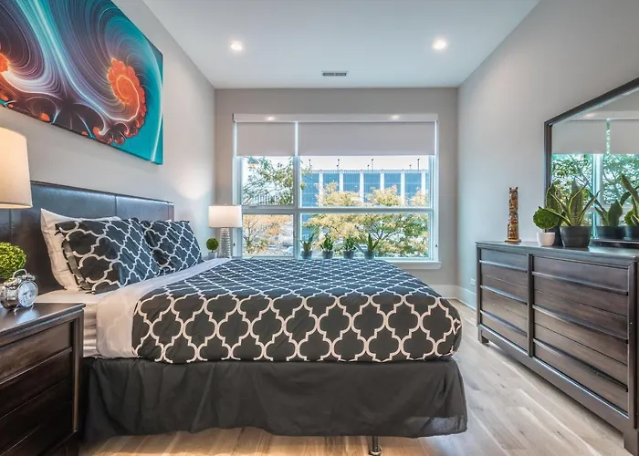 West Loop Lofts Aparthotel 4*